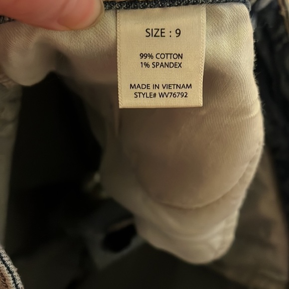 FASHION Nova • EUC distressed frayed hem straight leg jean •size 9 (measures 12) - Picture 3 of 7